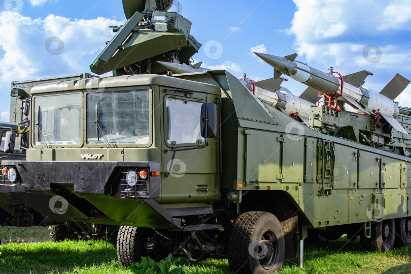 Скачать Мобильный зенитный ракетный комплекс С-125 "Нева/Печора" (NATO - SA-3 Goa) на автомобильном шасси. Статическая стоянка МАКС. Крупный план. МАКС-2011. фотосток Ozero