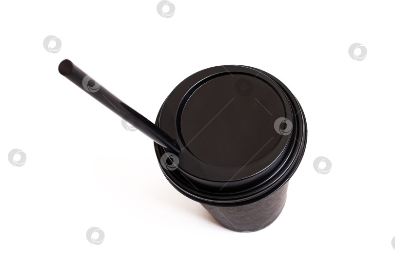 Скачать Черный бумажный стаканчик с кофе, выделенный на белом фоне фотосток Ozero