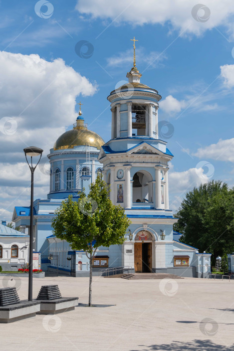 Скачать Покровский кафедральный собор - православный храм в городе Воронеже. Храм Воронежской епархии Русской православной церкви Кафедральный собор. Образец архитектуры русского классицизма фотосток Ozero