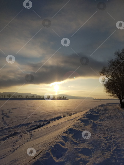 Скачать Зимний день на закате фотосток Ozero