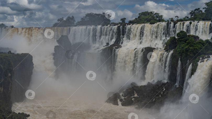 Скачать Знаменитые тропические водопады.  Водопад Игуасу. Аргентина. фотосток Ozero