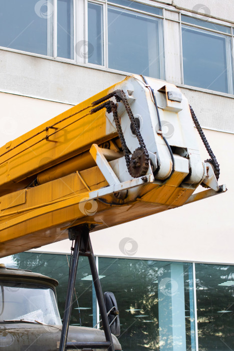 Скачать Часть большого автомобиля со строительным краном фотосток Ozero
