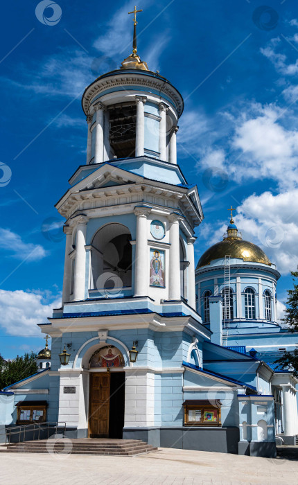 Скачать Покровский кафедральный собор - православный храм в городе Воронеже. Храм Воронежской епархии Русской православной церкви Кафедральный собор. Образец архитектуры русского классицизма фотосток Ozero