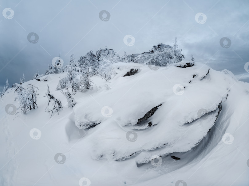 Скачать Колчинский камень, гора на севере Пермского края зимой. фотосток Ozero