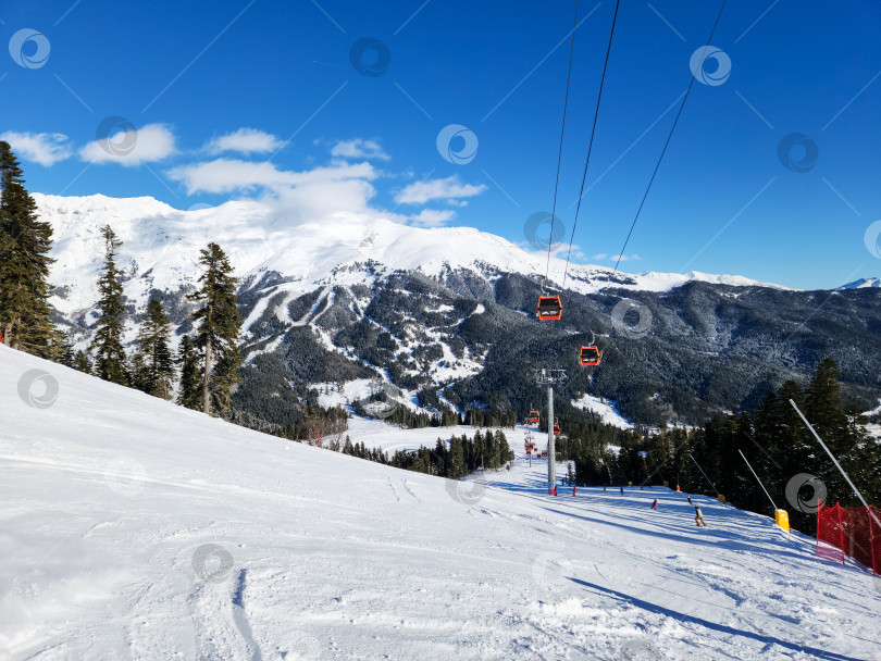 Скачать Горный курорт Архыз ясным зимним днём, КЧР, Россия фотосток Ozero