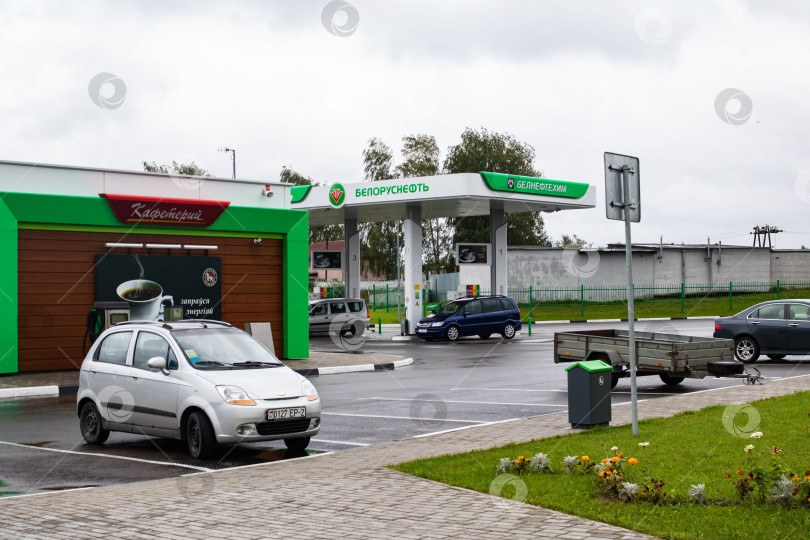 Скачать БЕЛАРУСЬ, ВИТЕБСК - 10 сентября 2020 года: Автозаправочная станция "Беларуснефть" фотосток Ozero