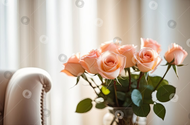 Скачать Букет чайных роз на столе в интерьере спальни или гостиной. Подарок любимой на день Святого Валентина, день рождения, свидание. Скопируйте пространство. Сгенерировано искусственным интеллектом фотосток Ozero