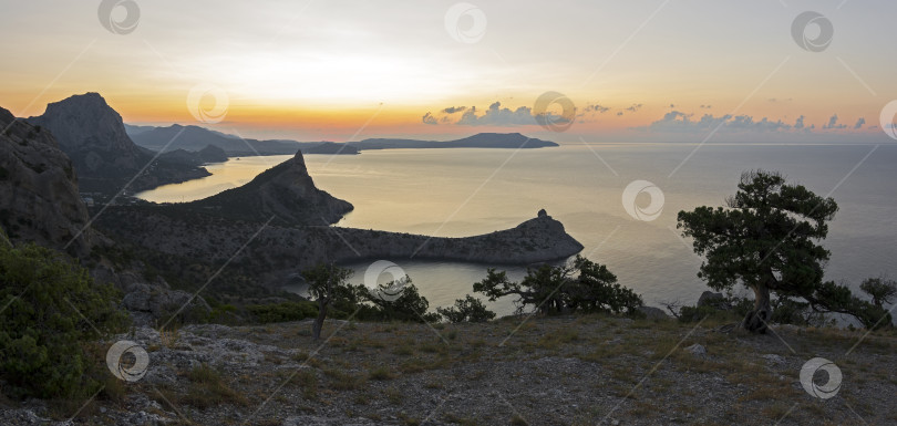 Скачать Восход солнца на побережье Черного моря. фотосток Ozero