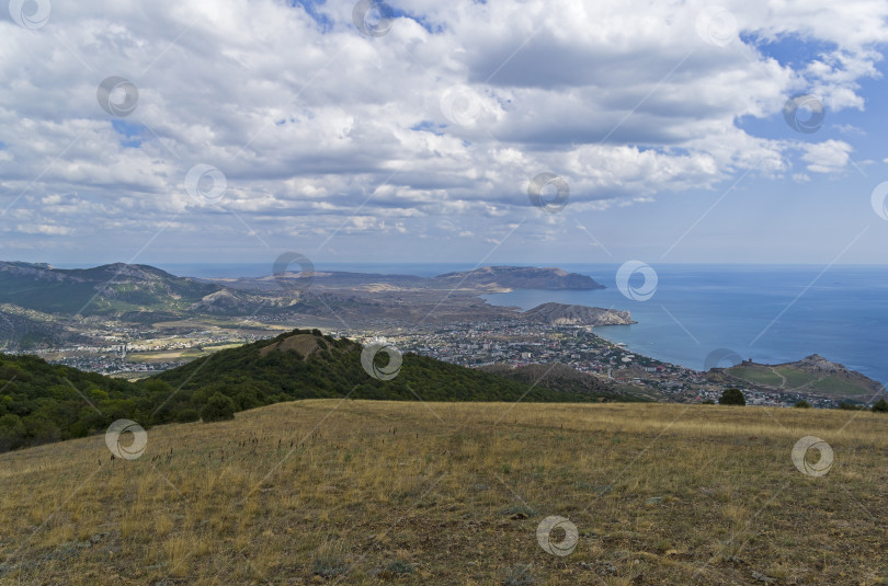 Скачать Вид с вершины горы на море. фотосток Ozero