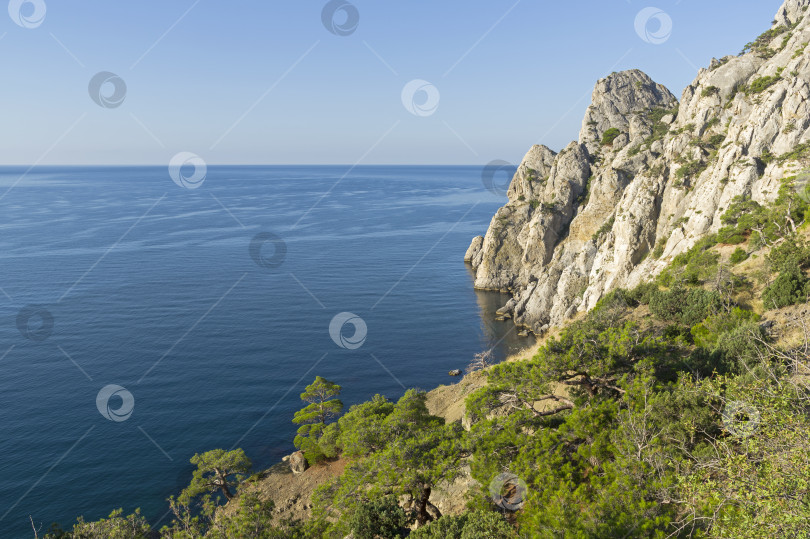 Скачать Прибрежные скалы. Крым. фотосток Ozero