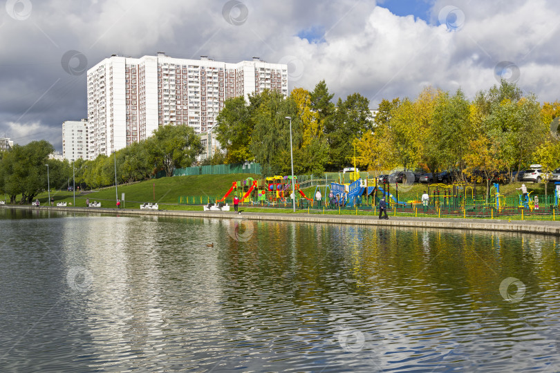 Скачать Пруд в Москве. фотосток Ozero