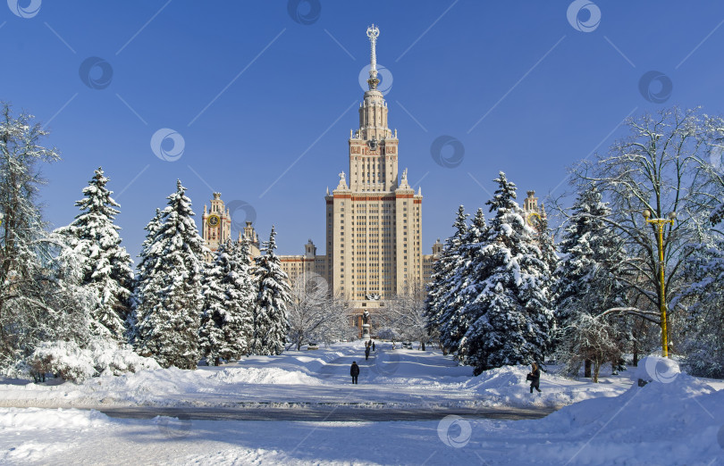 Скачать Вид на главное здание Московского государственного университета. фотосток Ozero