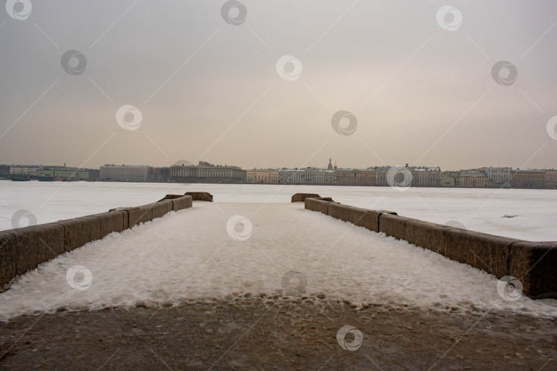 Скачать Прогулка в Санкт-Петербурге фотосток Ozero