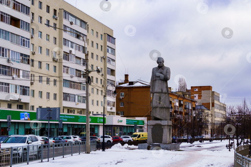 Скачать Городской пейзаж. Памятник А.В. Кольцову. Воронеж фотосток Ozero