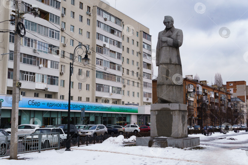 Скачать Городской пейзаж. Памятник А.В. Кольцову. Воронеж фотосток Ozero