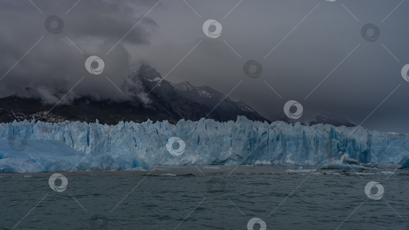 Скачать Удивительный ледник Перито-Морено. фотосток Ozero