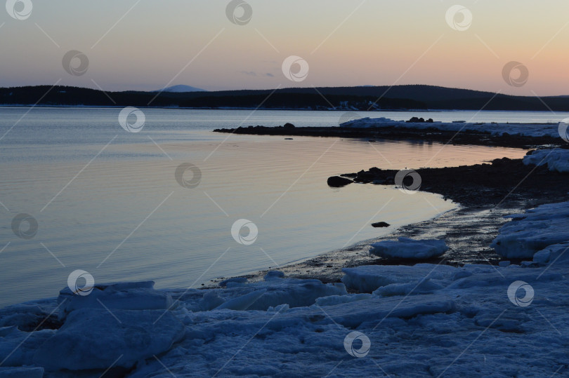 Скачать Кандалакшский залив в апреле. фотосток Ozero