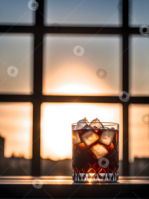 Скачать коктейль из водки с кофейным ликером на солнечном фоне фотосток Ozero