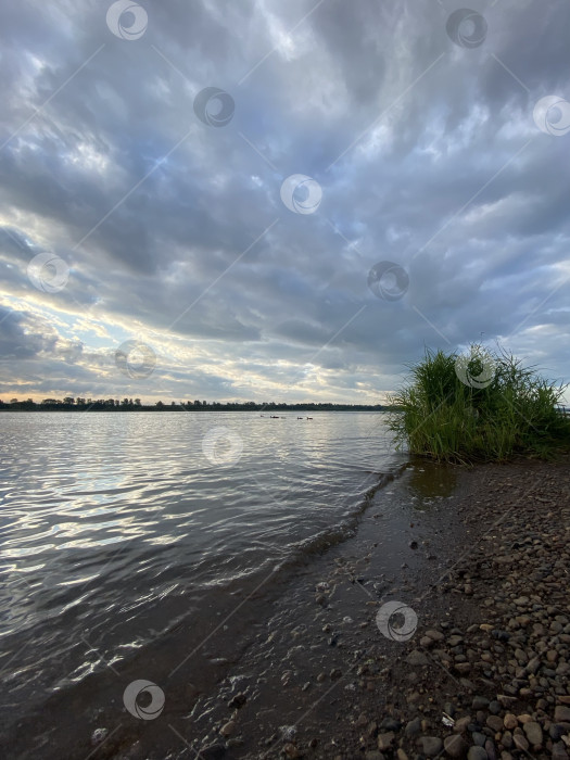 Скачать Течение воды и облаков фотосток Ozero