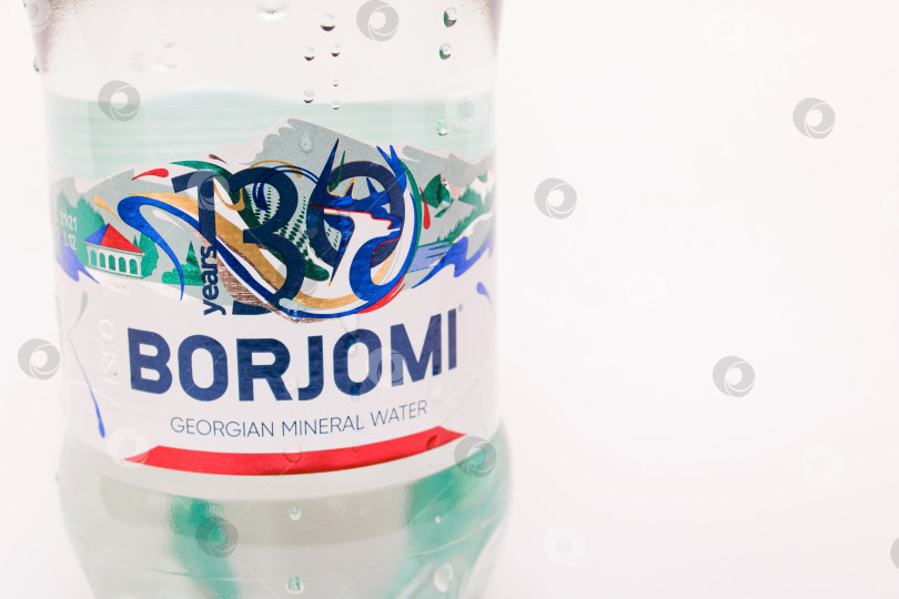 Скачать БЕЛАРУСЬ, НОВОПОЛОЦК - 26 ноября 2020 года: Бутылка воды "Боржоми" фотосток Ozero