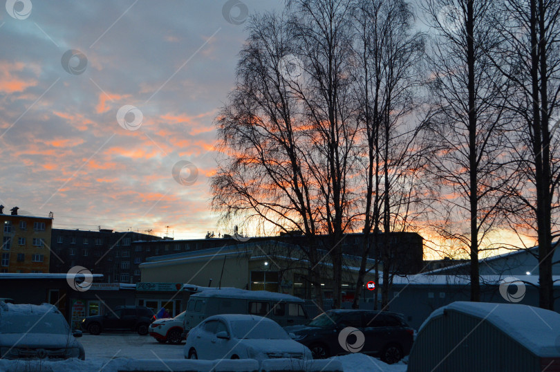 Скачать Закат в городе Кандалакша в декабре. фотосток Ozero