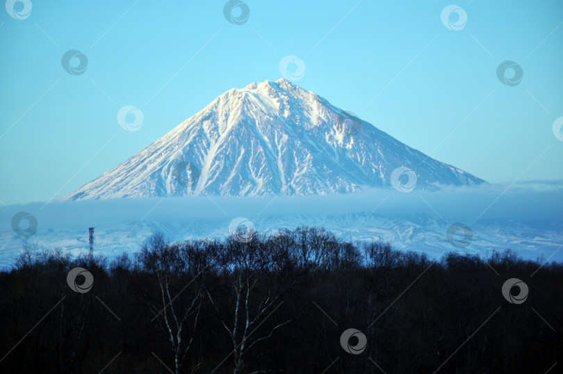 Скачать Сопка в снегу фотосток Ozero