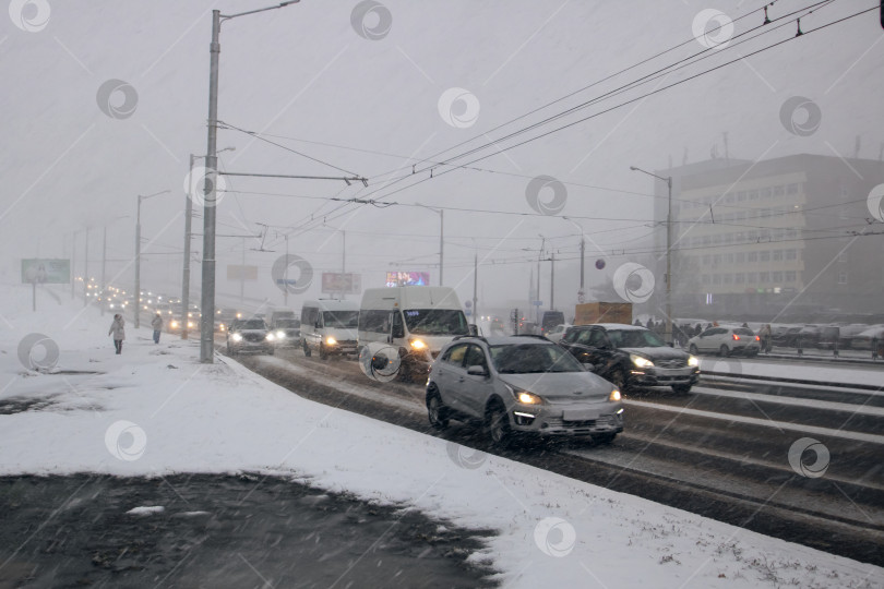 Скачать Беларусь, Минск - 07 февраля, Метель на улицах города фотосток Ozero