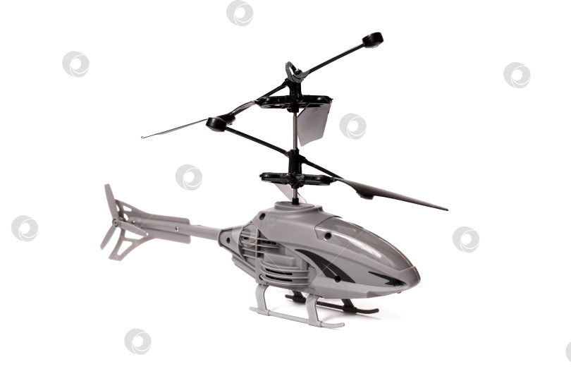 Скачать Серый игрушечный вертолет, выделенный на белом фоне фотосток Ozero