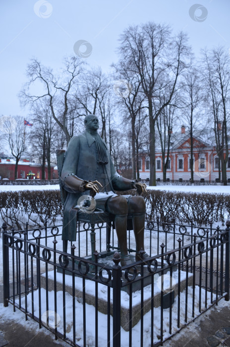 Скачать Санктпетербург, Россия – 02.11.2024: Памят-Никарагуа Петру и артекторачемякина в Петропавловской крепости зимой фотосток Ozero