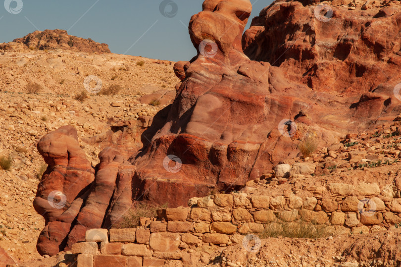 Скачать Петра - древняя столица Набатейского царства, высеченная в скалах в Иордании. Скальные монастыри в древнем религиозном центре. фотосток Ozero
