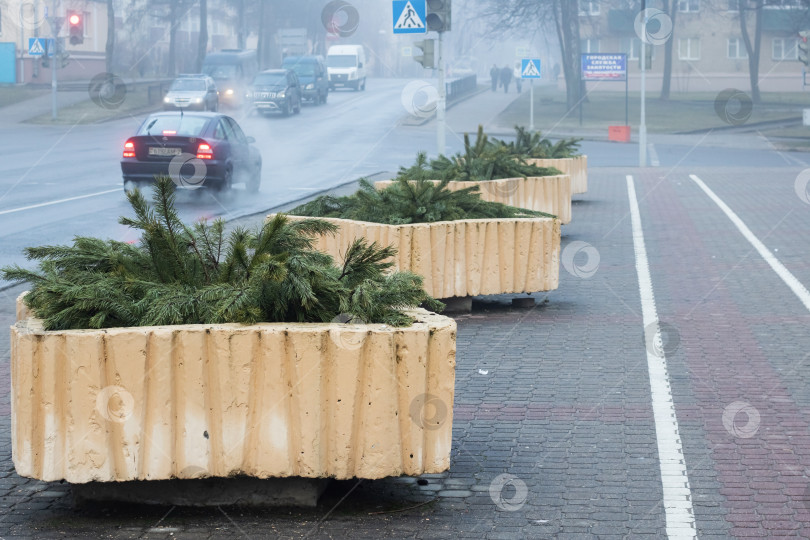Скачать БЕЛАРУСЬ, НОВОПОЛОЦК - 06 марта 2020 года: Туман на дорогах в городе фотосток Ozero