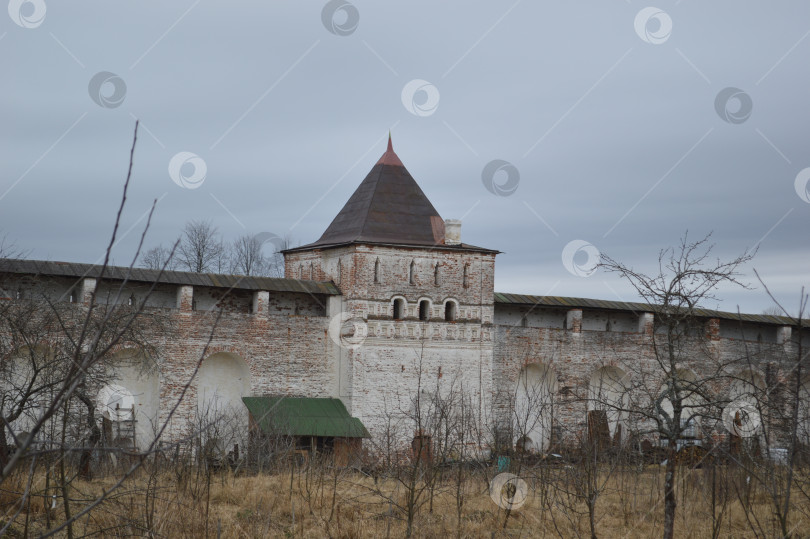 Скачать Башня западной стены Борисоглебского монастыря фотосток Ozero