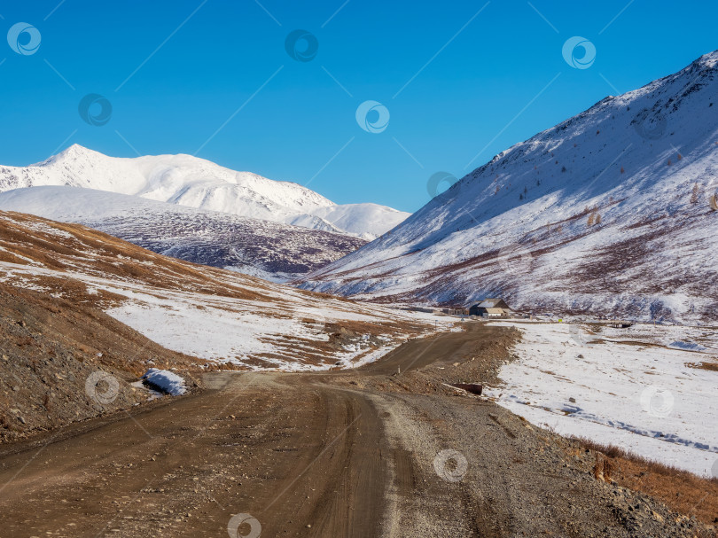 Скачать Долгая и извилистая дорога вдаль. фотосток Ozero