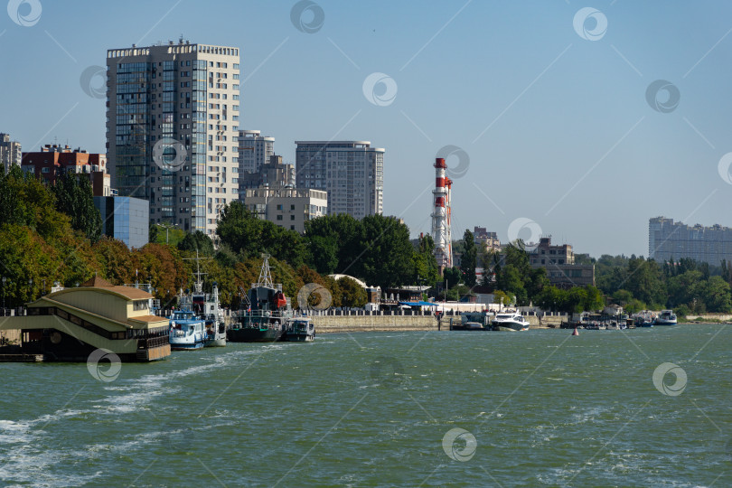 Скачать Вид на набережную города Ростова-на-Дону и реку Дон фотосток Ozero