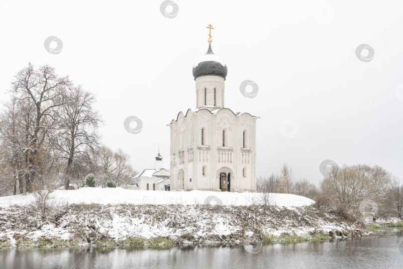 Скачать Церковь Покрова Пресвятой Богородицы на Нерли. фотосток Ozero