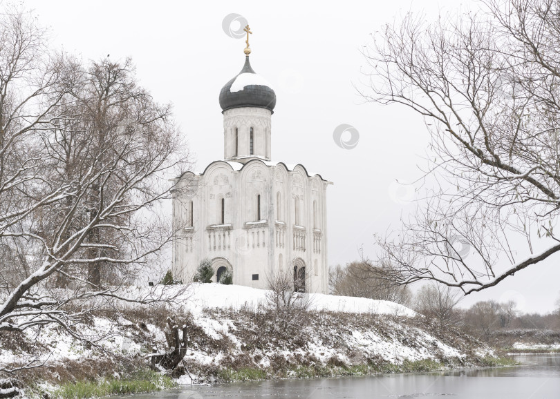 Скачать Церковь Покрова Пресвятой Богородицы на Нерли. фотосток Ozero