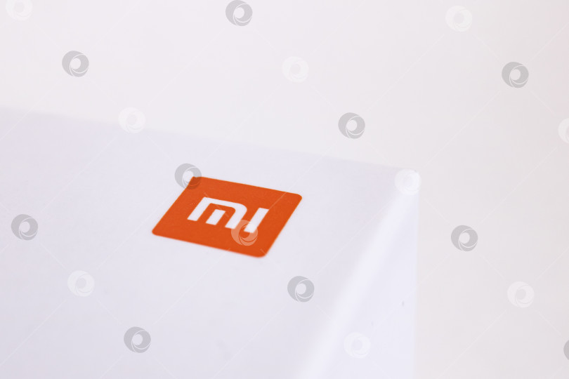 Скачать БЕЛАРУСЬ, НОВОПОЛОЦК - 25 февраля 2021 года: Телефонная будка Xiaomi redmi 8 pro фотосток Ozero