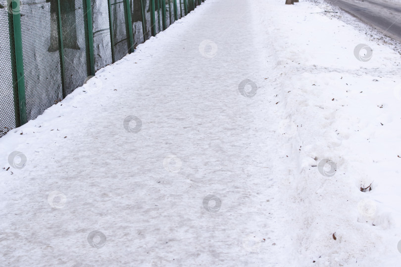 Скачать Много снега после грозы на дороге фотосток Ozero