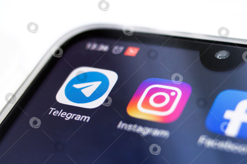 Скачать БЕЛАРУСЬ, НОВОПОЛОЦК - 14 января 2021 года: Значок приложения Telegram на телефоне фотосток Ozero