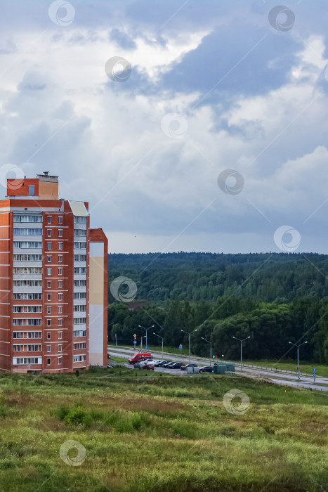 Скачать Высотные здания на окраине города фотосток Ozero