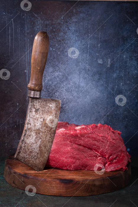 Скачать Вертикальный нож для разделки говядины и мяса фотосток Ozero