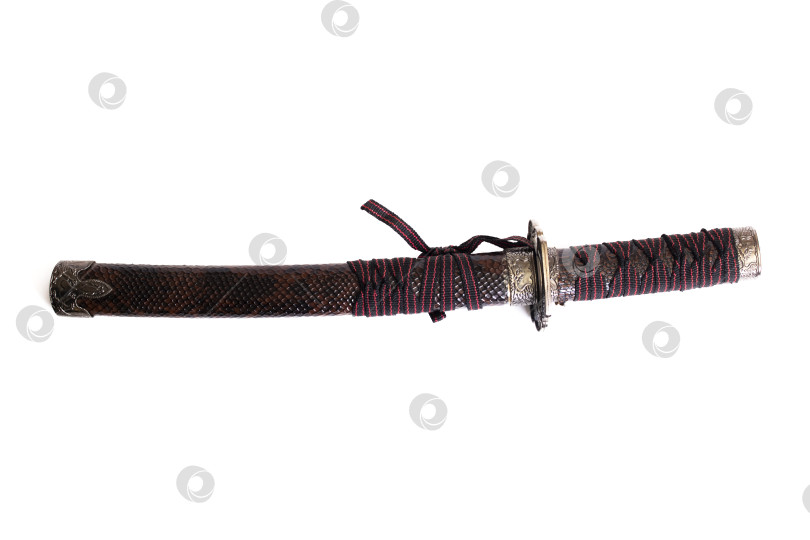 Скачать Самурайский меч, выделенный на белом фоне фотосток Ozero