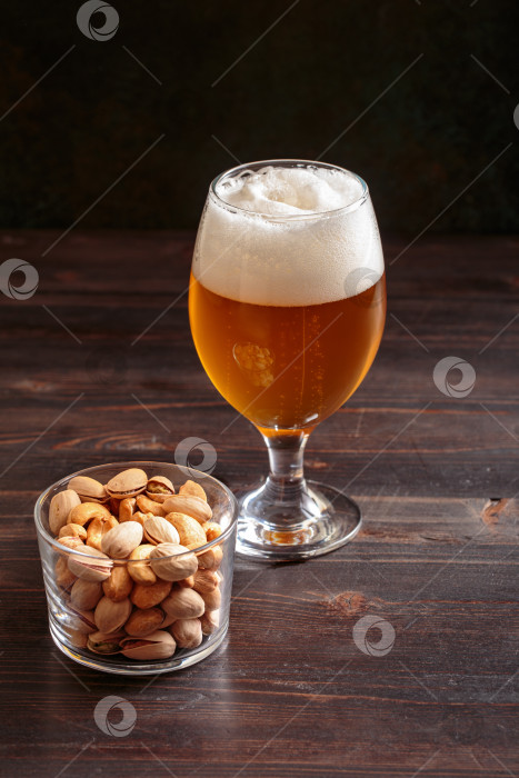 Скачать Бельгийское пиво с орехами фотосток Ozero