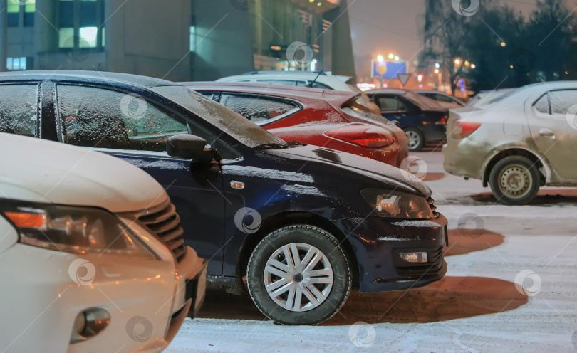 Скачать автомобили на парковке зимой фотосток Ozero
