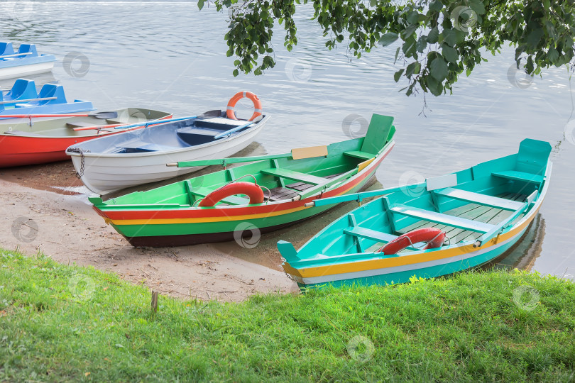 Скачать Гребные лодки на реке фотосток Ozero