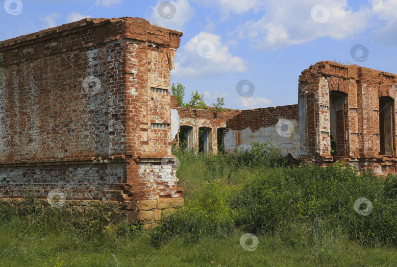 Скачать древнее разрушенное кирпичное здание фотосток Ozero