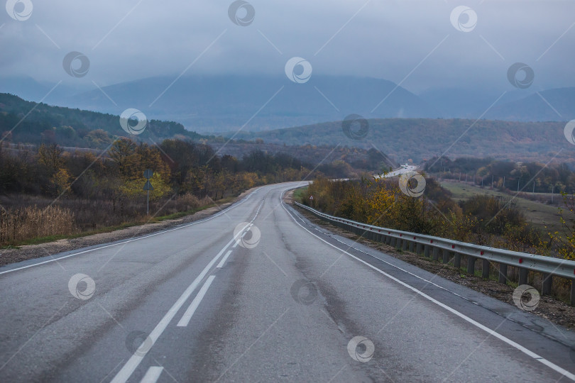 Скачать шоссе в горной местности фотосток Ozero