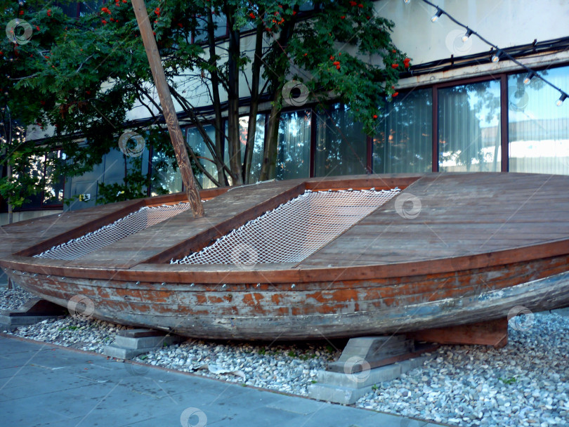 Скачать Лодка в городе фотосток Ozero