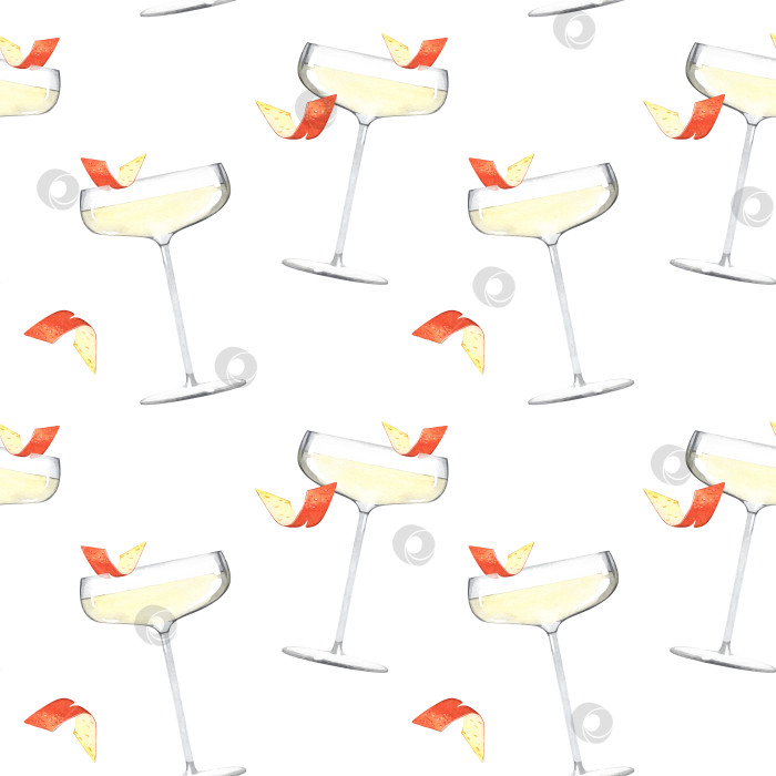 Скачать Бесшовный узор: высокий бокал с алкогольным напитком и апельсиновой цедрой. Иллюстрация коктейля, нарисованная акварелью от руки. Для оформления фона, упаковки, текстиля фотосток Ozero