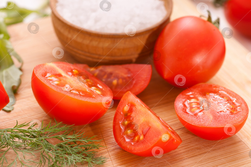 Скачать Нарезанные помидоры фотосток Ozero